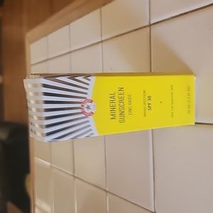 NIB- First Aid Beauty Mineral Sunscreen SPF 30